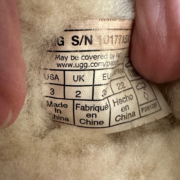 UGG Mini Ankle Little Girls Size 3 Fur Lined Boots Cozy Warm Winter - Picture 8 of 10